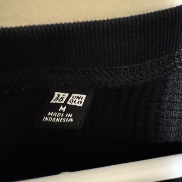 UNIQLO Black Waffle 3/4 Sleeve Tee (Size M) - Picture 3 of 4